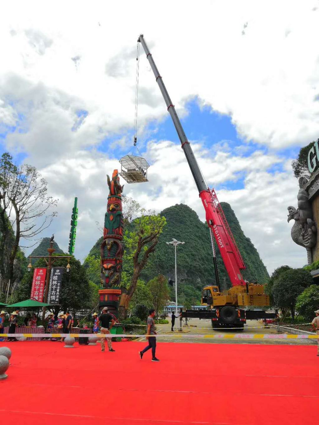 陽(yáng)朔千古情50米高空空中餐廳吊裝